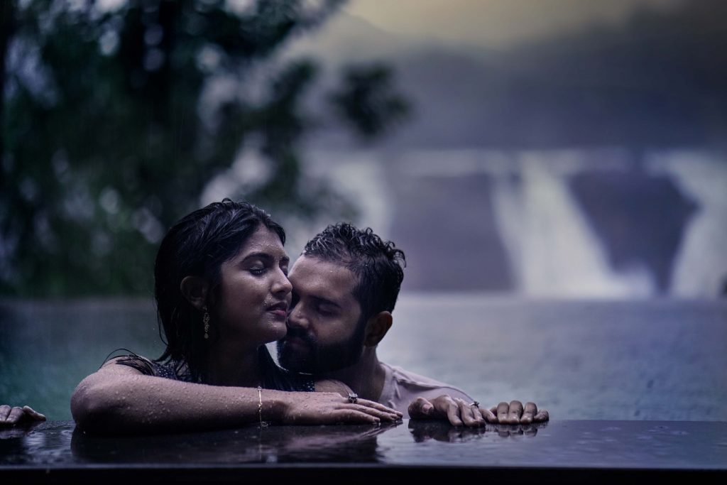 Couple Photography Rainforest Athirapally