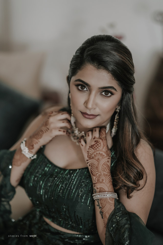 Bride pose on Enaggement Day