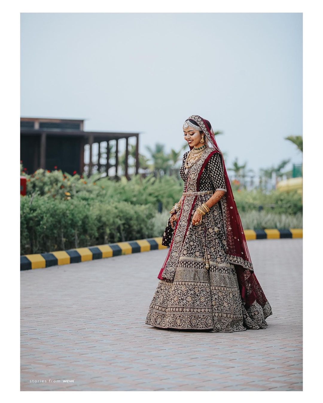 Unique and Stylish Photo Poses in Lehenga for Girls - Vicky Roy-seedfund.vn