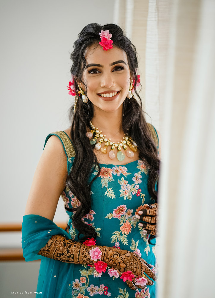 Crushing Mehndi Outfits We Want to Steal From Pakistani Brides! |  WeddingBazaar