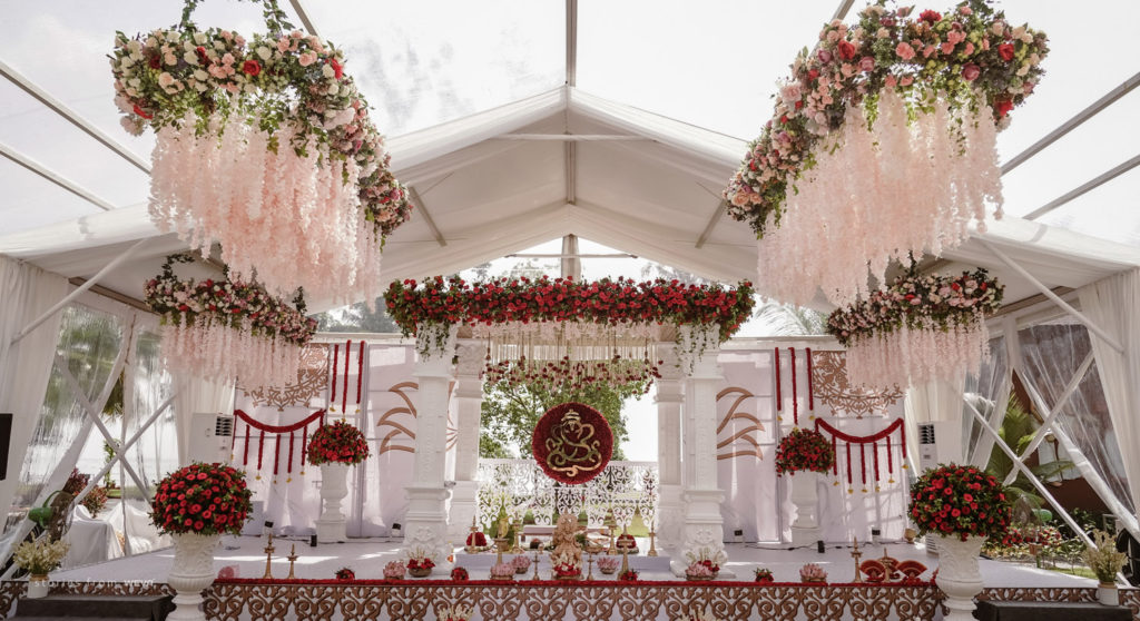 symmetrical wedding stage decor ideas