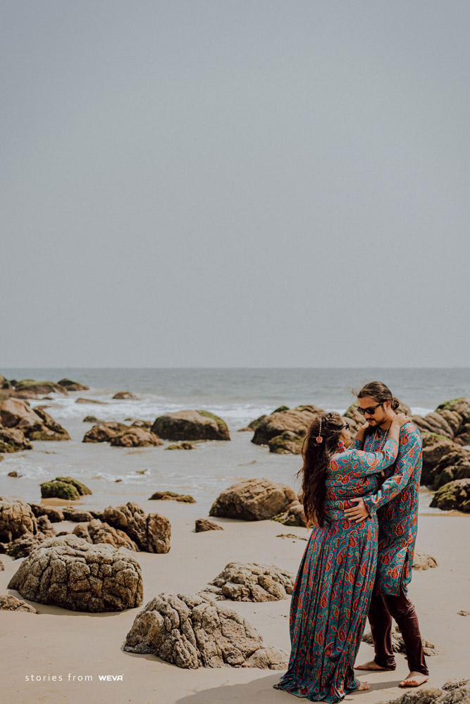 Sweet indian couple posing during beach side pre-wedding celebration. |  Photo 85186